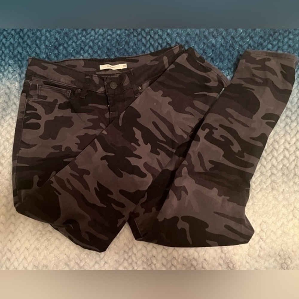 Levi Womens 711 Pants, size 28, black/gray camo. 

Gently worn, women’s urban